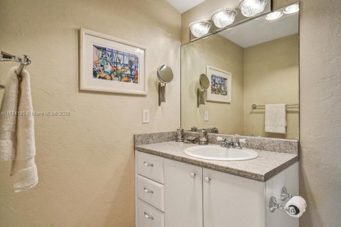 Condo in Dania Beach, Florida, 2 bedrooms  № 1746222 - photo 14