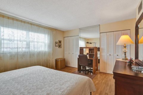 Condo in Dania Beach, Florida, 2 bedrooms  № 1746222 - photo 16