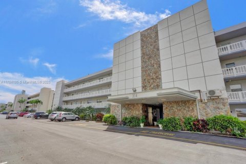 Condo in Dania Beach, Florida, 2 bedrooms  № 1746222 - photo 24