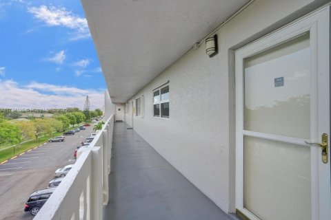 Condo in Dania Beach, Florida, 2 bedrooms  № 1746222 - photo 23