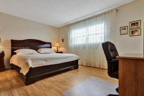 Condo in Dania Beach, Florida, 2 bedrooms  № 1746222 - photo 12
