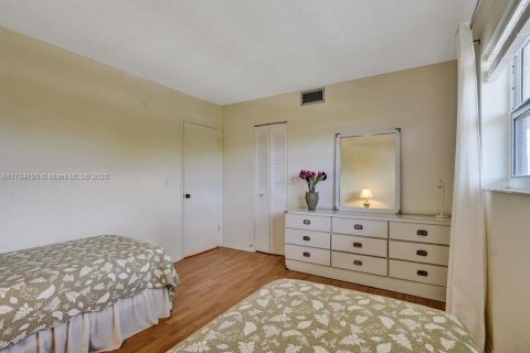 Condo in Dania Beach, Florida, 2 bedrooms  № 1746222 - photo 18