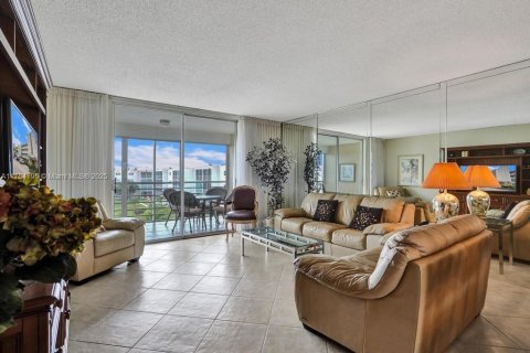 Condo in Dania Beach, Florida, 2 bedrooms  № 1746222 - photo 8