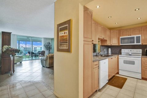Condo in Dania Beach, Florida, 2 bedrooms  № 1746222 - photo 3