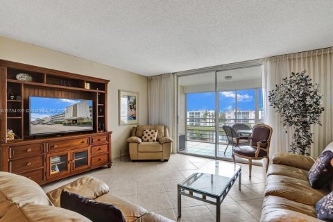 Condo in Dania Beach, Florida, 2 bedrooms  № 1746222 - photo 10