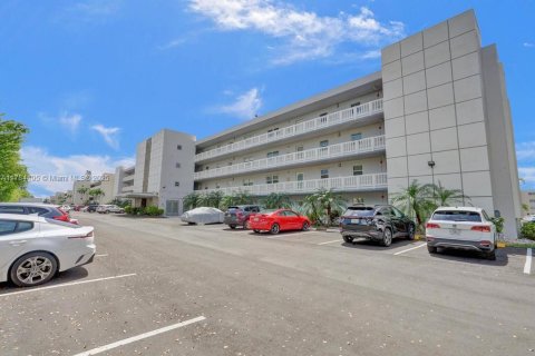 Condo in Dania Beach, Florida, 2 bedrooms  № 1746222 - photo 1
