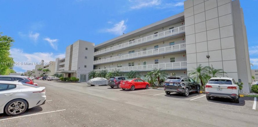 Condo in Dania Beach, Florida, 2 bedrooms № 1746222