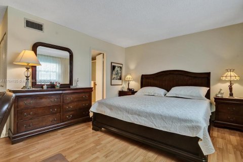 Condo in Dania Beach, Florida, 2 bedrooms  № 1746222 - photo 13