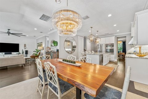 House in Tampa, Florida 5 bedrooms, 314.57 sq.m. № 1828588 - photo 14