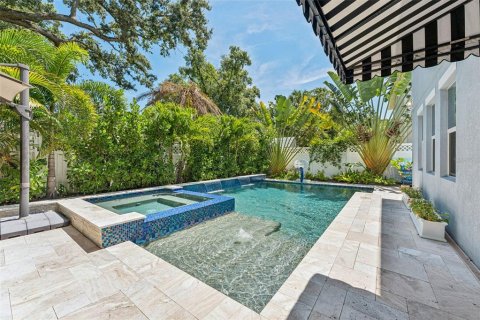 House in Tampa, Florida 5 bedrooms, 314.57 sq.m. № 1828588 - photo 3