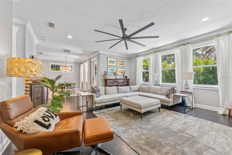 House in Tampa, Florida 5 bedrooms, 314.57 sq.m. № 1828588 - photo 15