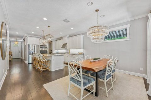 House in Tampa, Florida 5 bedrooms, 314.57 sq.m. № 1828588 - photo 13