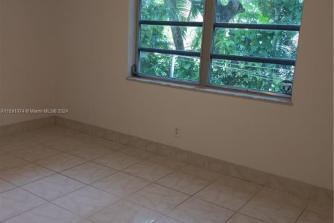 Condo in Dania Beach, Florida, 1 bedroom  № 1862219 - photo 11