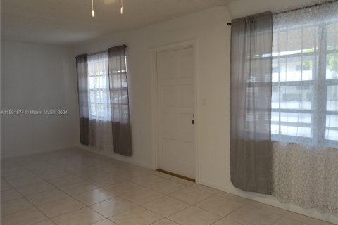 Condo in Dania Beach, Florida, 1 bedroom  № 1862219 - photo 12