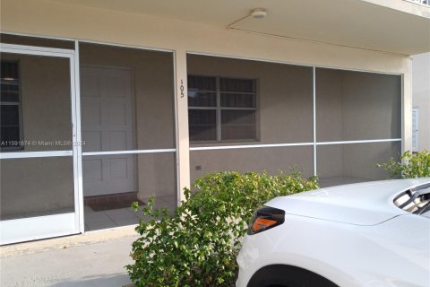 Condo in Dania Beach, Florida, 1 bedroom  № 1862219 - photo 8