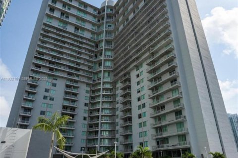 Condo in Miami, Florida, 1 bedroom  № 2040867 - photo 16