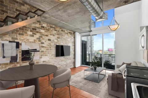 Condo in Miami, Florida, 1 bedroom  № 2040867 - photo 3