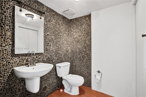 Condo in Miami, Florida, 1 bedroom  № 2040867 - photo 7