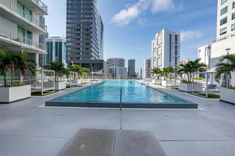 Condo in Miami, Florida, 1 bedroom  № 2040867 - photo 25
