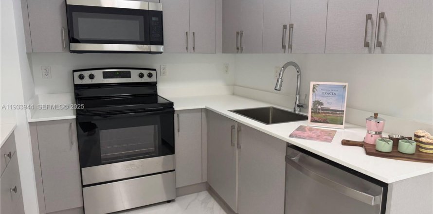 Apartment in Hialeah, Florida 2 bedrooms № 2152495