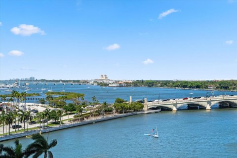 Condominio en venta en West Palm Beach, Florida, 4 dormitorios, 455.78 m2 № 2087724 - foto 27