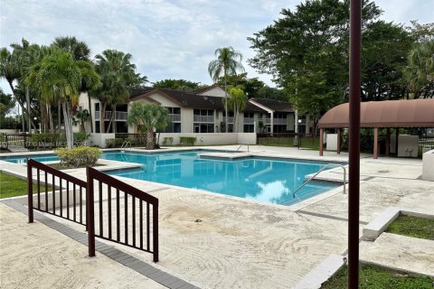 Copropriété à vendre à Miami, Floride: 2 chambres, 121.89 m2 № 1736133 - photo 11