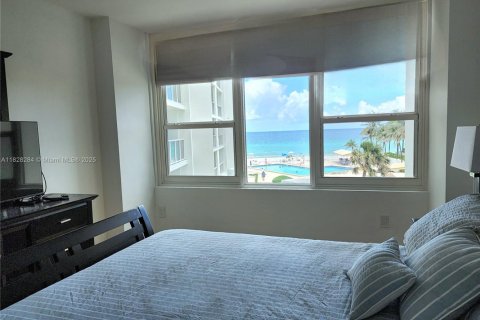 Condominio en alquiler en Hollywood, Florida, 2 dormitorios, 103.12 m2 № 2022434 - foto 15
