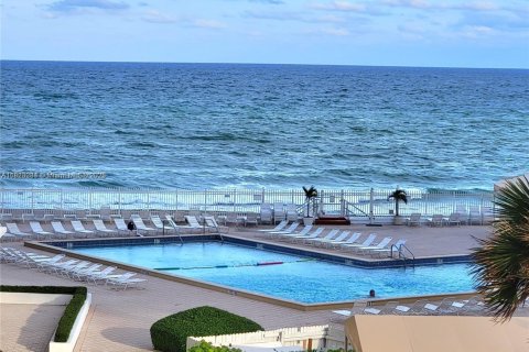 Condominio en alquiler en Hollywood, Florida, 2 dormitorios, 103.12 m2 № 2022434 - foto 20