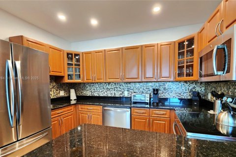 Condominio en alquiler en Hollywood, Florida, 2 dormitorios, 103.12 m2 № 2022434 - foto 11