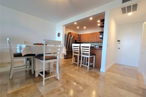 Condominio en alquiler en Hollywood, Florida, 2 dormitorios, 103.12 m2 № 2022434 - foto 8