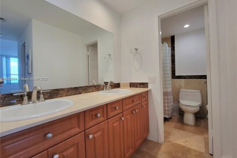 Condominio en alquiler en Hollywood, Florida, 2 dormitorios, 103.12 m2 № 2022434 - foto 14