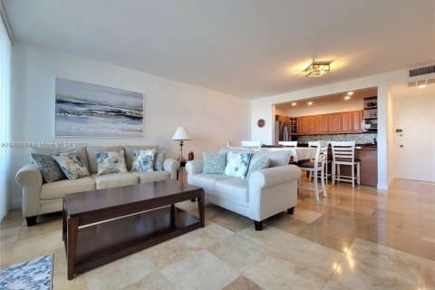 Condominio en alquiler en Hollywood, Florida, 2 dormitorios, 103.12 m2 № 2022434 - foto 7