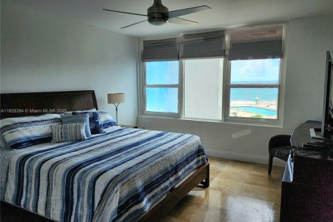 Condominio en alquiler en Hollywood, Florida, 2 dormitorios, 103.12 m2 № 2022434 - foto 12