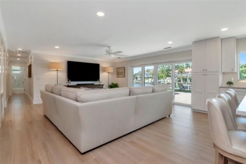 Villa ou maison à louer à Tampa, Floride: 4 chambres, 200.85 m2 № 2428841 - photo 4