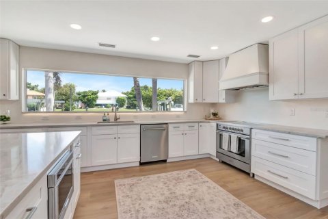 Villa ou maison à louer à Tampa, Floride: 4 chambres, 200.85 m2 № 2428841 - photo 8
