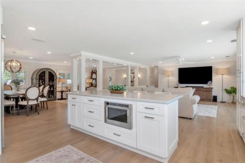 Villa ou maison à louer à Tampa, Floride: 4 chambres, 200.85 m2 № 2428841 - photo 9