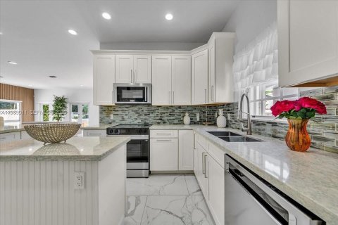 Снять в аренду виллу или дом в Майами-Бич, Флорида 5 спален, 346.06м2, № 2020342 - фото 30