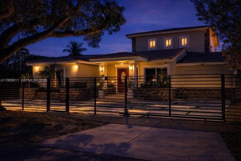 Снять в аренду виллу или дом в Майами-Бич, Флорида 5 спален, 346.06м2, № 2020342 - фото 3