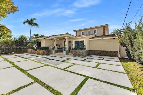 Снять в аренду виллу или дом в Майами-Бич, Флорида 5 спален, 346.06м2, № 2020342 - фото 2