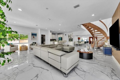 Снять в аренду виллу или дом в Майами-Бич, Флорида 5 спален, 346.06м2, № 2020342 - фото 17