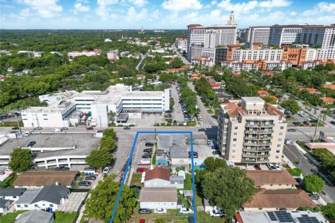 Commercial property in Miami, Florida № 2088707