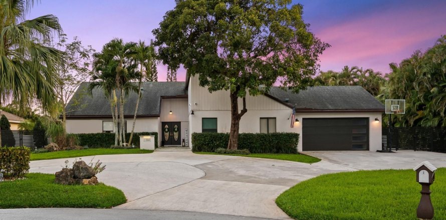 House in Plantation, Florida 5 bedrooms, 273.97 sq.m. № 1120269