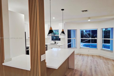 House in Pembroke Pines, Florida 5 bedrooms, 264.31 sq.m. № 2003411 - photo 12