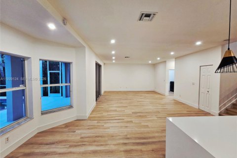 House in Pembroke Pines, Florida 5 bedrooms, 264.31 sq.m. № 2003411 - photo 22