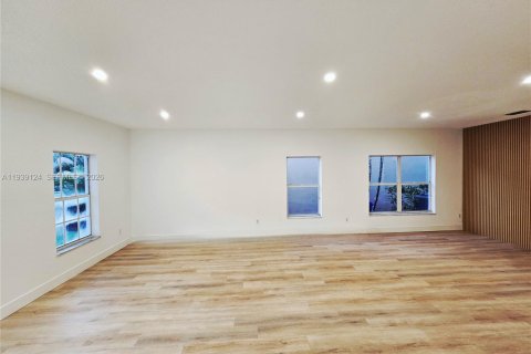 House in Pembroke Pines, Florida 5 bedrooms, 264.31 sq.m. № 2003411 - photo 10