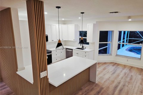 House in Pembroke Pines, Florida 5 bedrooms, 264.31 sq.m. № 2003411 - photo 26