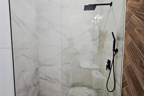 House in Pembroke Pines, Florida 5 bedrooms, 264.31 sq.m. № 2003411 - photo 28