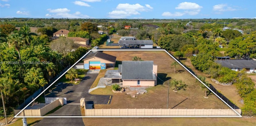 Casa en Homestead, Florida 3 dormitorios, 108.88 m2 № 2026675