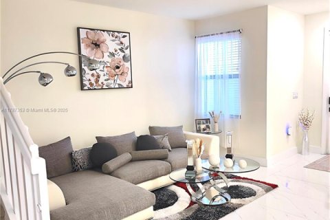 Townhouse in Hialeah, Florida 3 bedrooms, 158.68 sq.m. № 1864695 - photo 3
