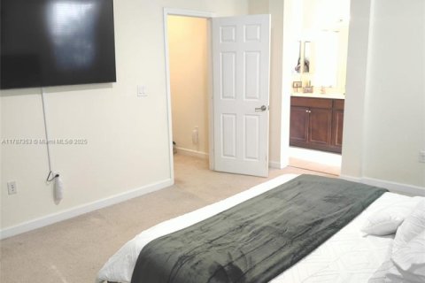 Townhouse in Hialeah, Florida 3 bedrooms, 158.68 sq.m. № 1864695 - photo 18